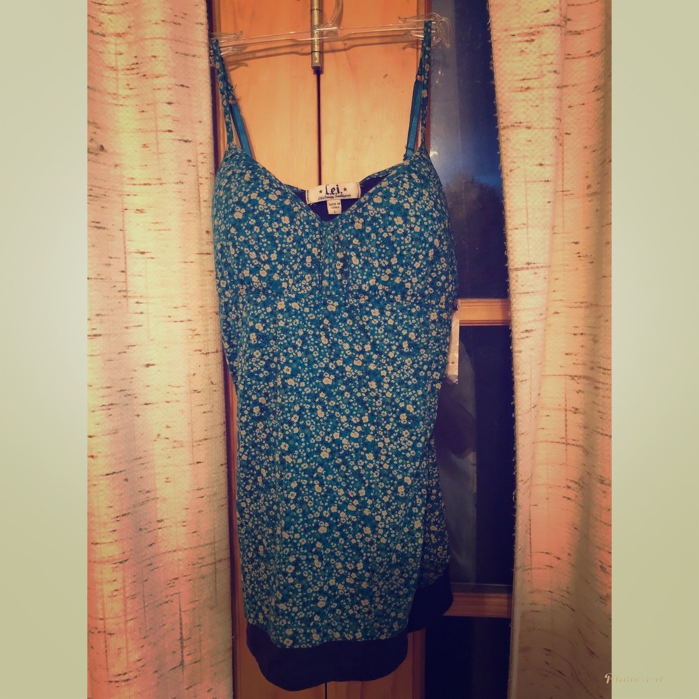 Blue Floral LEI tank top size Large